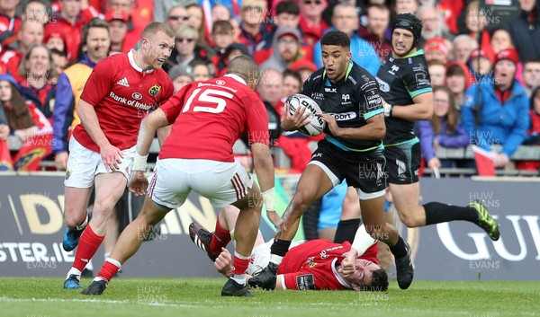 200517 - Munster v Ospreys - Guinness PRO12 Semi Final - Keelan Giles of Ospreys is tackled by Simon Zebo of Munster