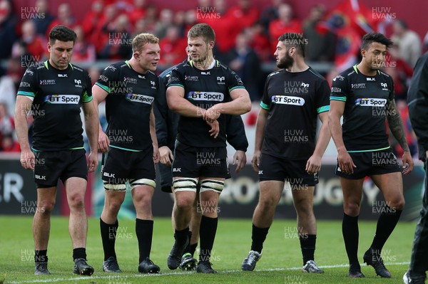 200517 - Munster v Ospreys - Guinness PRO12 Semi Final - Dejected Ospreys at full time