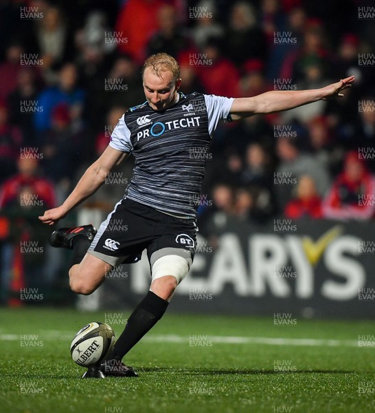 251019 - Munster v Ospreys - Guinness PRO14 -  Luke Price of Ospreys kicks a penalty 