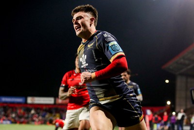 030323 - Munster v Scarlets - United Rugby Championship - Joe Roberts of Scarlets scores try