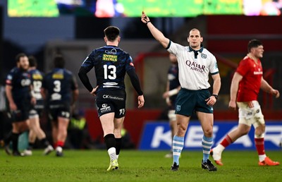 150225 - Munster v Scarlets - United Rugby Championship - Referee Federico Vedovelli shows a yellow card to Joe Roberts of Scarlets