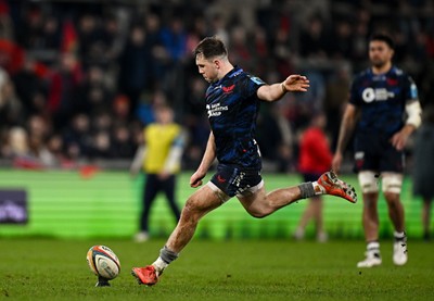 150225 - Munster v Scarlets - United Rugby Championship - Ioan Lloyd of Scarlets kicks a penalty 