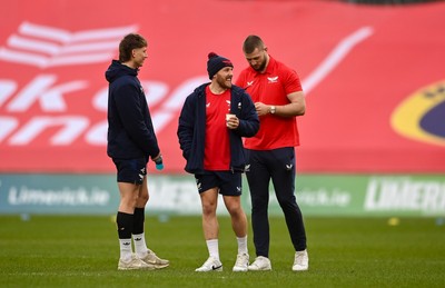 150225 - Munster v Scarlets - United Rugby Championship - Scarlets players before the match