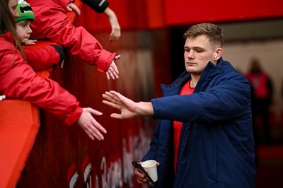 150225 - Munster v Scarlets - United Rugby Championship - Taine Plumtree of Scarlets before the match