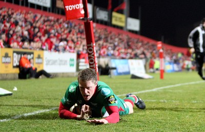 18.03.10 Munster v Scarlets... Llanelli Scarlets Rhys Priestland scores the opening try 