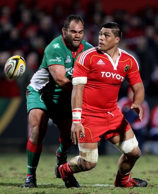 18.03.10 Munster v Scarlets... Munster's Nick Williams and Decon Manu of Llanelli Scarlets. 