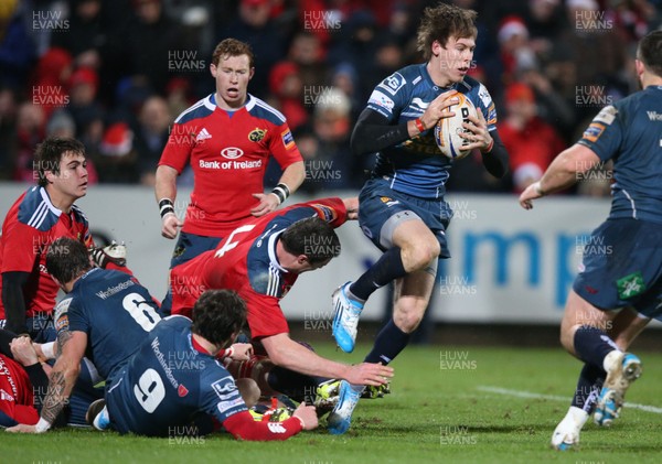 211213 - Munster v Llanelli Scarlets - RaboDirect Pro12Scarlets' Liam Williams under pressure(c) Huw Evans Picture Agency