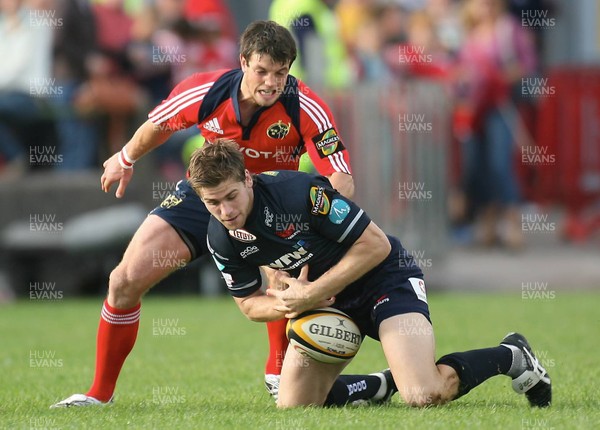 Magners League, Musgrave Park 22/9/2007 Munster vs Llanelli Scarlets Munster's Ian Dowling and Gavin Evans of Scarlets 