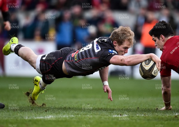 240318 - Munster v Scarlets - Guinness PRO14 -  Aled Davies of Scarlets goes over to score his side's first try