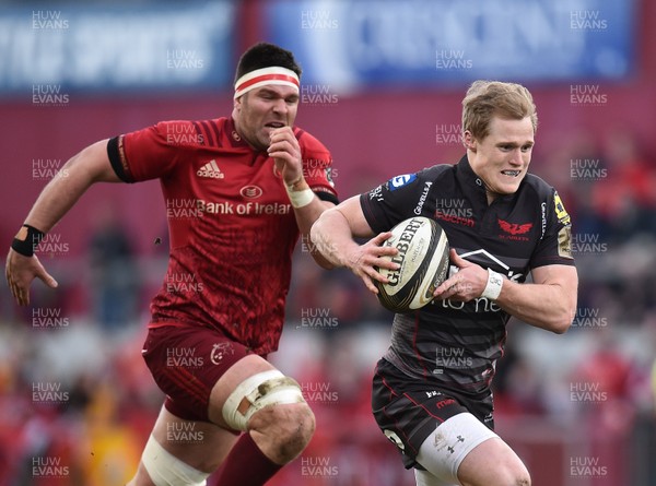 240318 - Munster v Scarlets - Guinness PRO14 -  Aled Davies of Scarlets on his way to scoring his side's first try