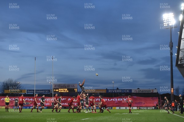 240318 - Munster v Scarlets - Guinness PRO14 -  A general view of a line out at Thomond Park