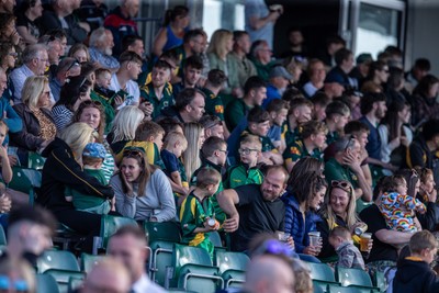 100525 - Nant Conwy v Bethesda - North Wales Division 1 Cup Final - Fans in attendance