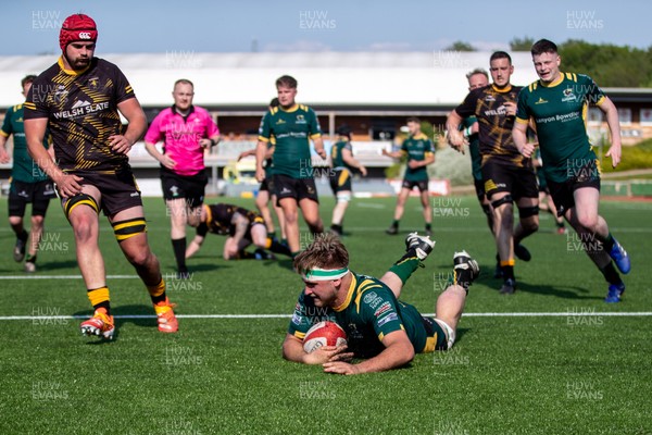 100525 - Nant Conwy v Bethesda - North Wales Division 1 Cup Final - Siencyn Metcalfe of Nant Conwy scores the first try