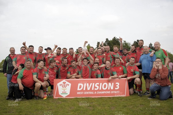 060517 - Nantyffyllon RFC  v Abercrave RFC                           WRU National League 3 West Central A Nantyffyllon captain, Jonny Phillips, middle, proudly holds the trophy with his team mates