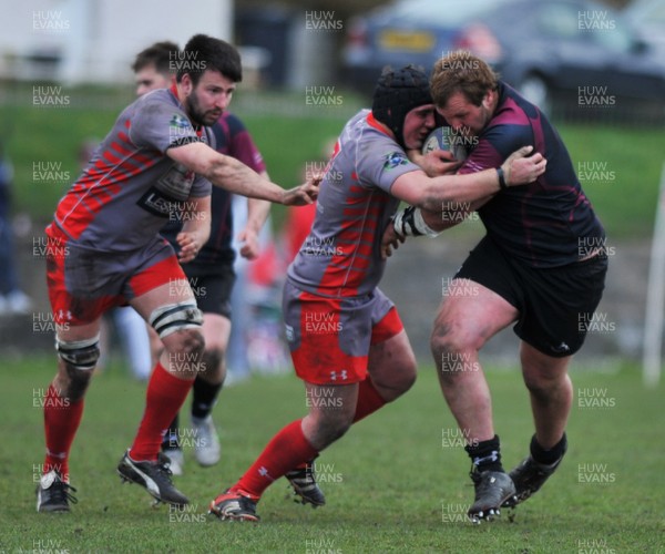 230416 -Nantyglo v Bedlinog-SSE SWALEC Division 1-Bedlinog's Robson Blake on the attack