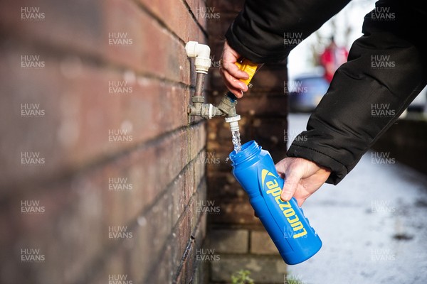 100126 - Narberth v Pontypridd RFC - WRU Premiership - Water bottle being filled