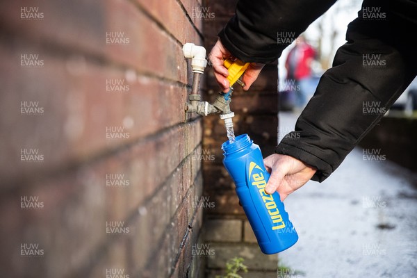 100126 - Narberth v Pontypridd RFC - WRU Premiership - Water bottle being filled