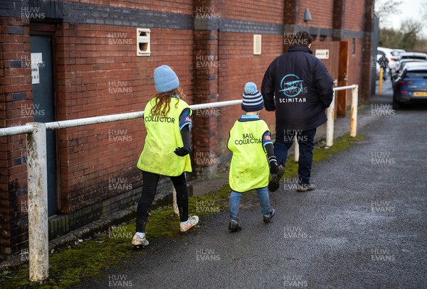 100126 - Narberth v Pontypridd RFC - WRU Premiership - Ball collectors 