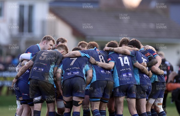 100126 - Narberth v Pontypridd RFC - WRU Premiership - Narberth team huddle