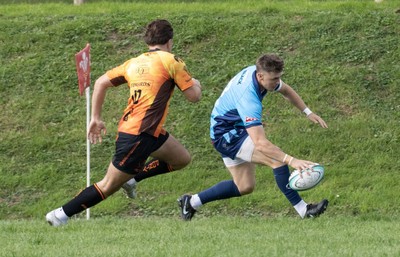101026 - Narberth v Pontypridd - Admiral WRU Premiership - Alan Phillips scores try despite the attention of Jorge Lucey