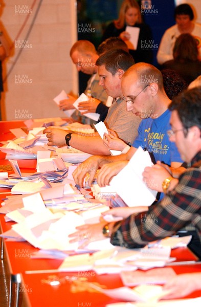 010503 - National Assembly for Wales Elections - The election count in progress at Porth