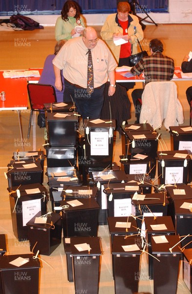 010503 - National Assembly for Wales Elections - The election count in progress at Porth