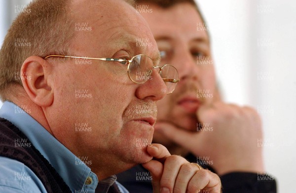 170103 - Neath and Bridgend Joint Press Conference - Leighton Samuel (Bridgend) flanked by Mike Cuddy (Neath) voice their opinions at a press conference today