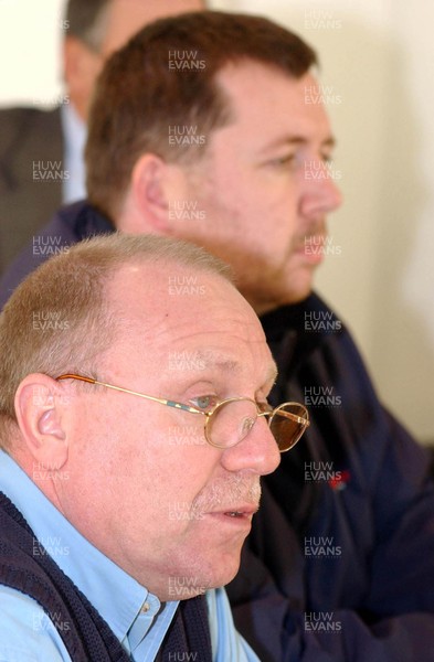 170103 - Neath and Bridgend Joint Press Conference - Leighton Samuel (Bridgend) flanked by Mike Cuddy (Neath) voice their opinions at a press conference today