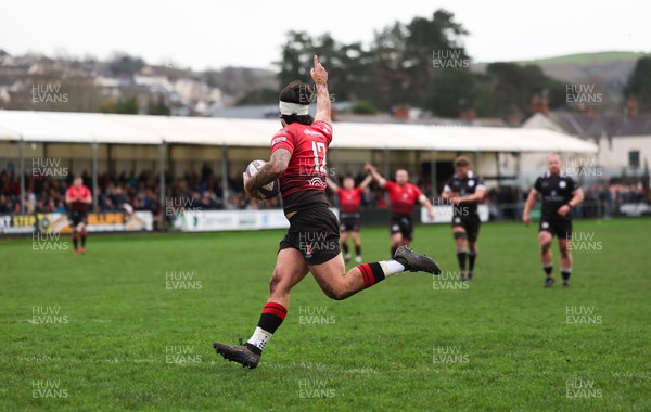 261223 - Neath RFC v Aberavon RFC, Indigo Group Welsh Premiership - Bradley Roderick of Aberavon races in to score try