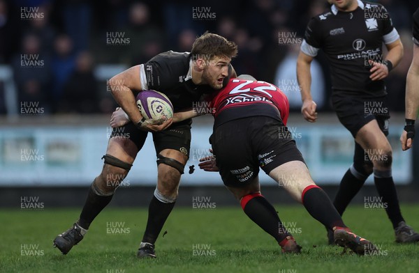 261223 - Neath RFC v Aberavon RFC, Indigo Group Welsh Premiership - Morgan Kneath of Neath takes on Jordan Walters of Aberavon