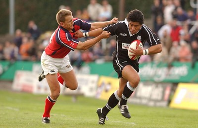 270903 - Neath-Swansea Ospreys v Munster - Celtic League - Ospreys' Elvis Seveali'i is caught by Shaun Payne