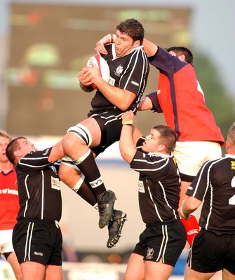 270903 - Neath-Swansea Ospreys v Munster - Celtic League - Ospreys' Andy Newman wins high ball