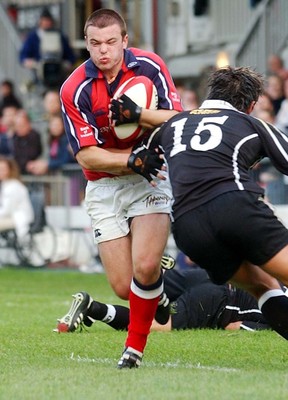 270903 - Neath-Swansea Ospreys v Munster - Celtic League - Munster's Mossie Lawlor tries to get past Gavin Henson