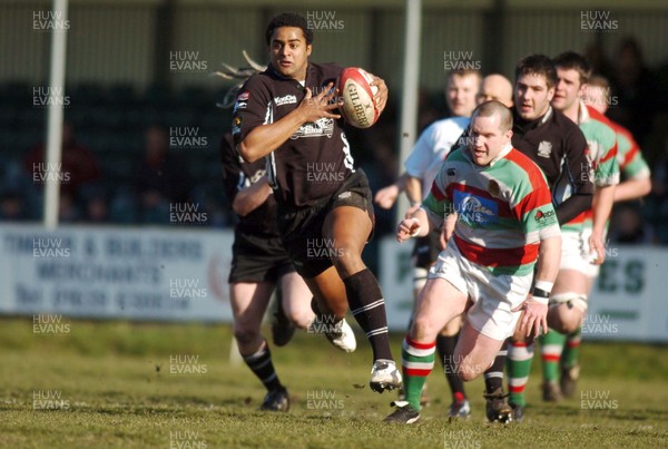 250206 - Neath RFC v Ebbw Vale RFC - Principality Permiership - The Gnoll - Neath's Aled Brew finds a gap 