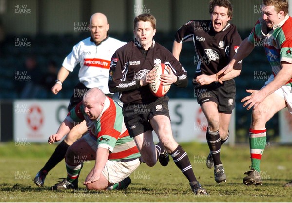 250206 - Neath RFC v Ebbw Vale RFC - Principality Permiership - The Gnoll - Neath's Arwel Thomas gets into space 