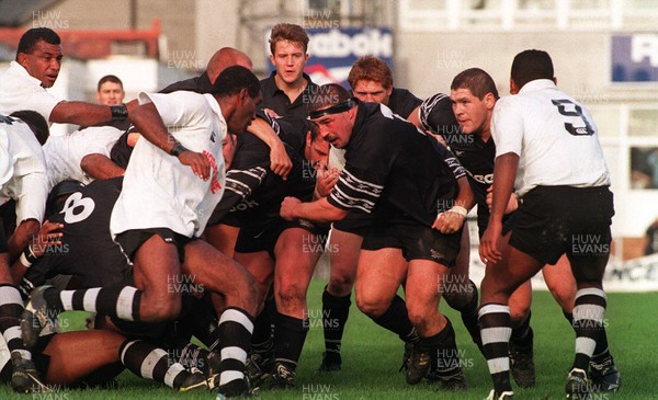 251095 - Neath RFC v Fiji - John Davies of Neath powers through