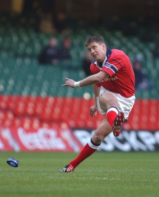 010203 - Neath v Munster - Celtic League Final -  Munster's Ronan O'Gara kicks a penalty