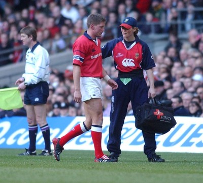 010203 - Neath v Munster - Celtic League Final -  Munster's Ronan O'Gara leaves the field