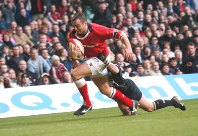 010203 - Neath v Munster - Celtic League Final - Munster's Killian Keane runs in to score as Shane Williams tackles