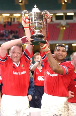 010203 - Neath v Munster - Celtic League Final - Munster's Mick Galwey and Jim Williams lift the trophy