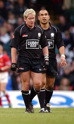 010203 - Neath v Munster - Celtic League Final - Dejected  Shane Williams (left) and Dave Tiueti view the scoreboard at full-time