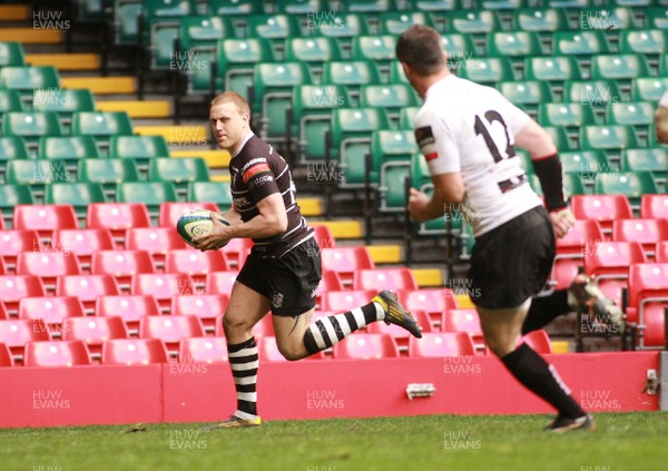 040513 Neath RFC v Pontypridd RFC -Pontypridd's Chris Clayton runs in to score a try