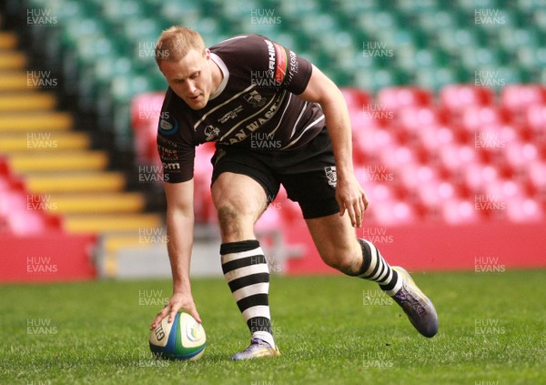 040513 Neath RFC v Pontypridd RFC -Pontypridd's Chris Clayton scores his second try