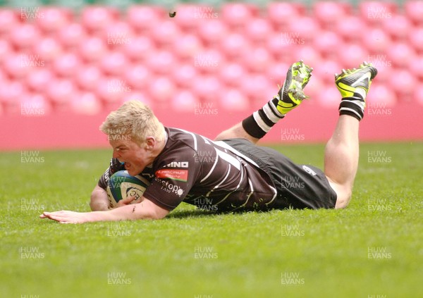 040513 Neath RFC v Pontypridd RFC -Pontypridd's Darran Harris scores his second try