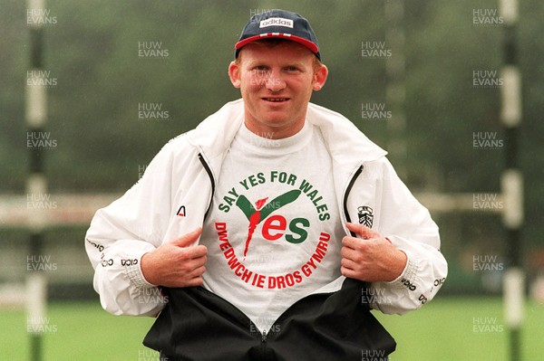 210897 - Wales and Pontypridd player Neil Jenkins lends his support for Yes for Wales campaign