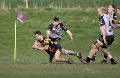 010325 - Nelson Nomads v Aberdare Athletic - WRU Athletic Mid District Division A - Fin Shellard of Aberdare scores a try