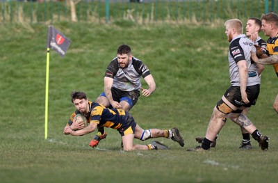 010325 - Nelson Nomads v Aberdare Athletic - WRU Athletic Mid District Division A - Fin Shellard of Aberdare scores a try