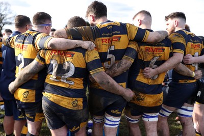 010325 - Nelson Nomads v Aberdare Athletic - WRU Athletic Mid District Division A - Aberdare team huddle, Grass roots rugby