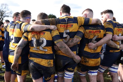 010325 - Nelson Nomads v Aberdare Athletic - WRU Athletic Mid District Division A - Aberdare team huddle, Grass roots rugby