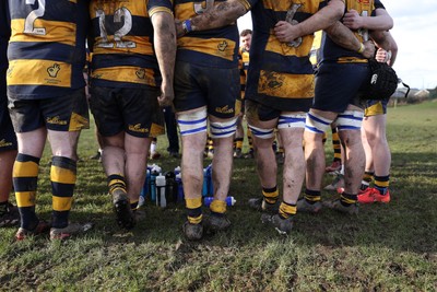 010325 - Nelson Nomads v Aberdare Athletic - WRU Athletic Mid District Division A - Aberdare team huddle, Grass roots rugby